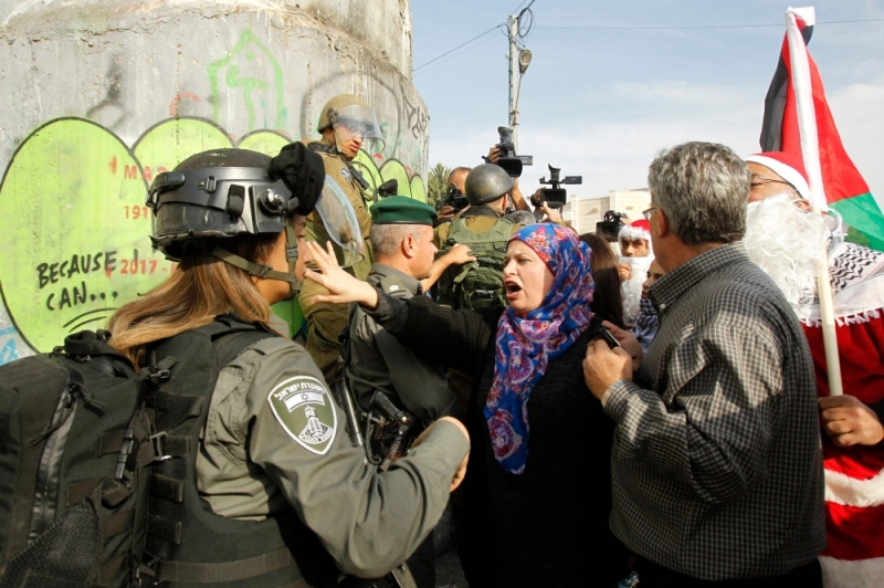 قوات الاحتلال تعتقل 5 فلسطينيين في الضفة الغربية
