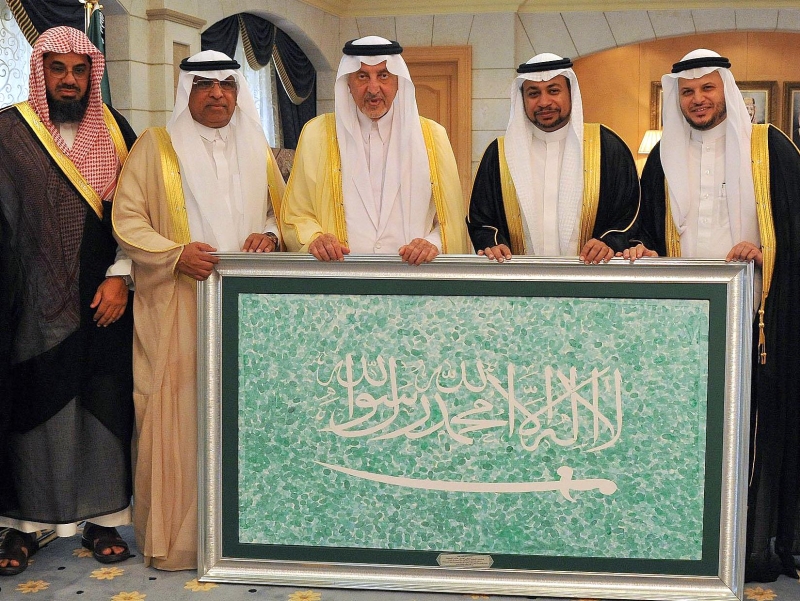 أمير مكة المكرمة يتسلم 14كتاباً لكرسي الملك سلمان لدراسات مكة

