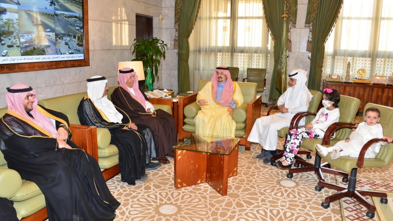 أمير الرياض يستقبل رئيس مجلس إدارة الجمعية السعودية الخيرية لمكافحة السرطان