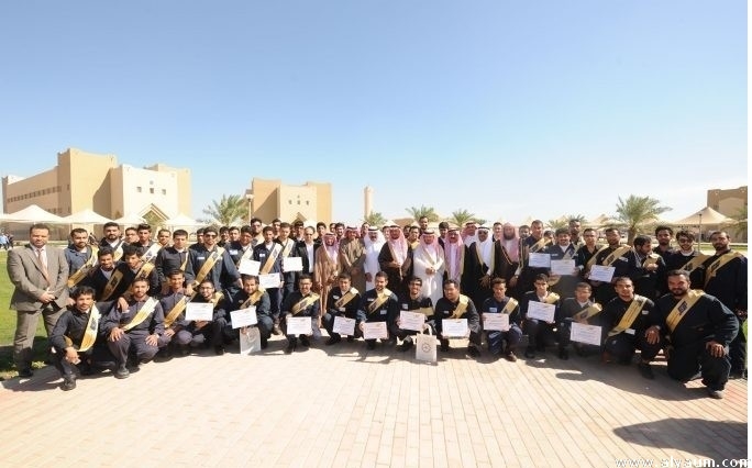 المعهد التقني السعودي لخدمات البترول يخرج 292 متدربا