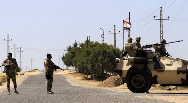 مصرع ضابط مصري وإصابة جنديين في انفجار عبوة ناسفة بشمال سيناء