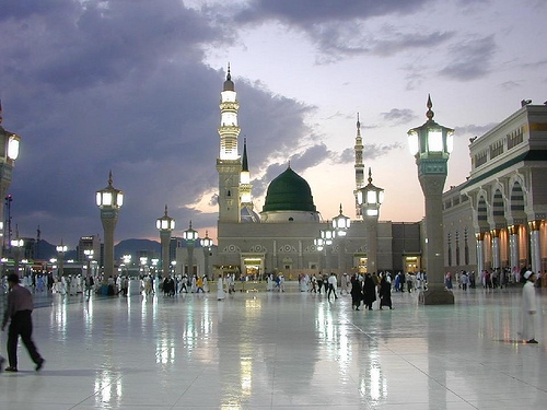  أكثر من نصف مليون مصل يؤدون صلاة الجمعة بالمسجد النبوي