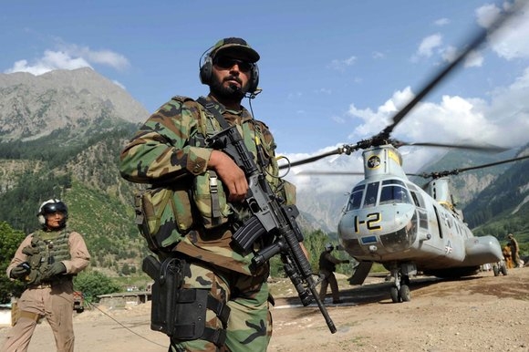 الجيش الباكستاني يبدأ المرحلة البرية للعملية العسكرية في وزيرستان
