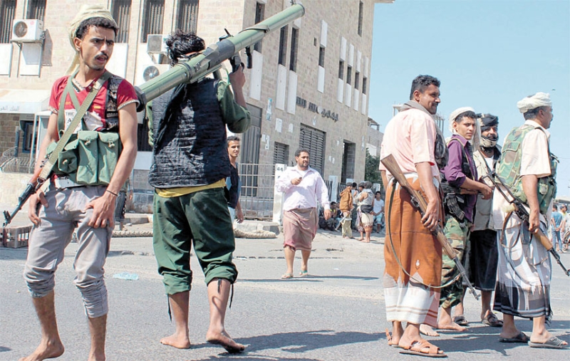  عناصر اللجان الشعبية ينتشرون في عدن لمنع الحوثيين من السيطرة على المدينة 