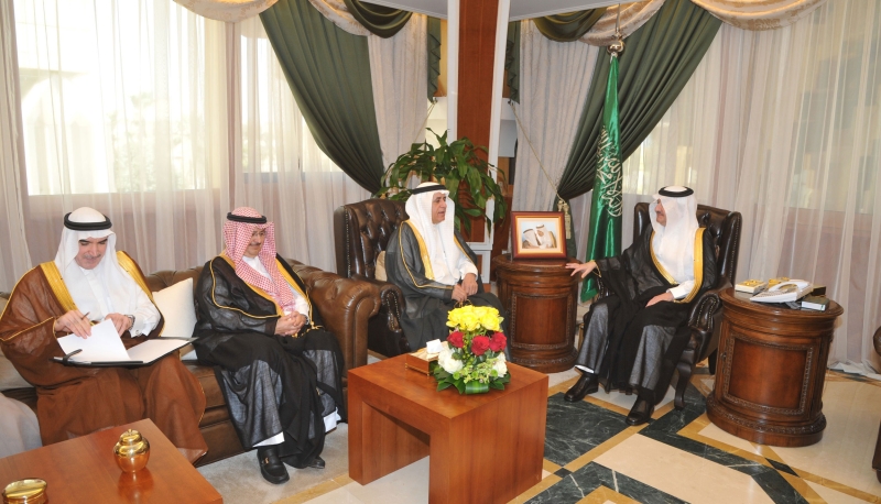 الأمير سعود بن نايف يستقبل رئيس هيئة الطيران المدني
