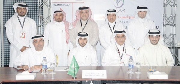 صورة جماعية لأعضاء اللجنة التنظيمية للبطولة