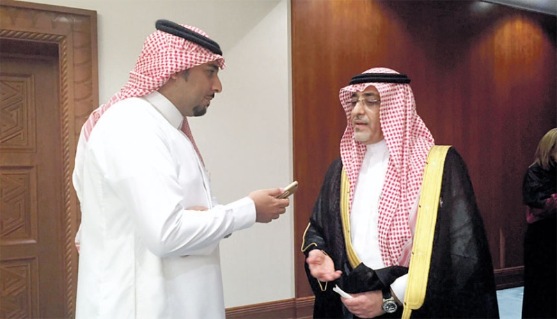 السفير السعودي خلال الادلاء بتصريحاته للمحرر
