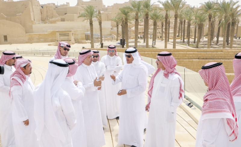 الأمير سلطان بن سلمان يتفقد مشروع التطوير برفقة سمو محافظ الدرعية
