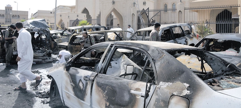 سيارات احترقت جراء انفجار سيارة الإرهابي
