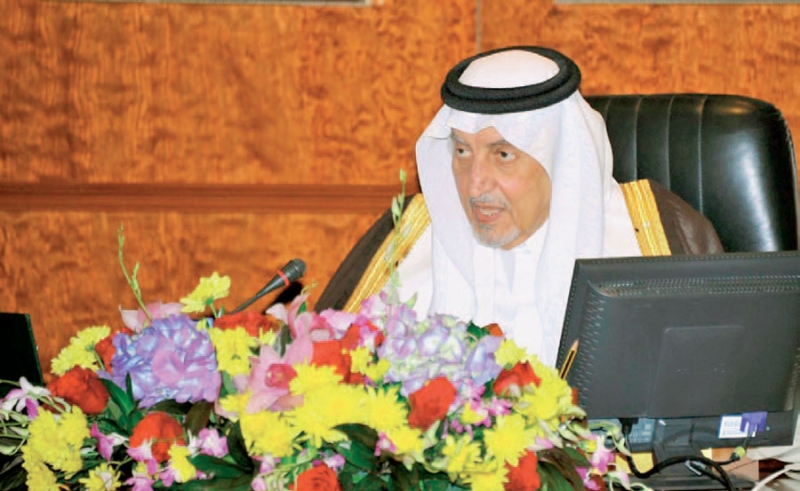 الأمير خالد الفيصل خلال الاجتماع أمس	