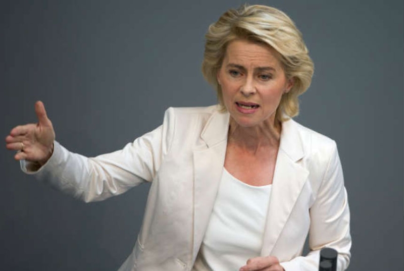 وزيرة الدفاع الألمانية تدعو للحوار مع «بيجيدا» المعادية للإسلام

