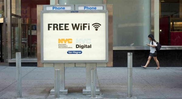 نيويورك تحول أكشاك الهواتف العمومية إلى مراكز «واي فاي» مجانية

