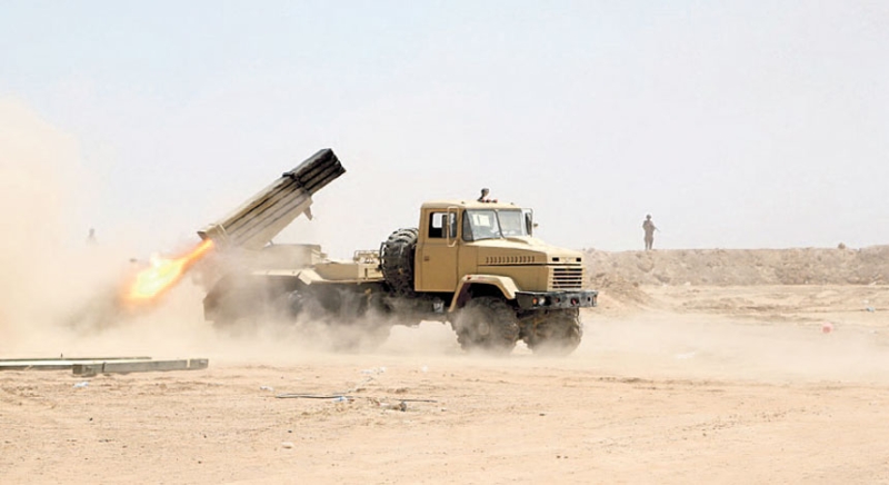 راجمة صواريخ للجيش العراقي تقصف مناطق في الأنبار