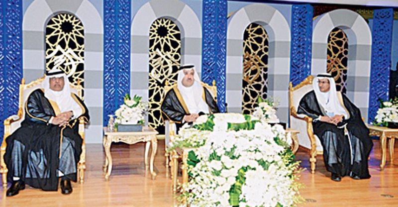 الأمير فيصل بن سلمان خلال افتتاحه فعاليات الملتقى
