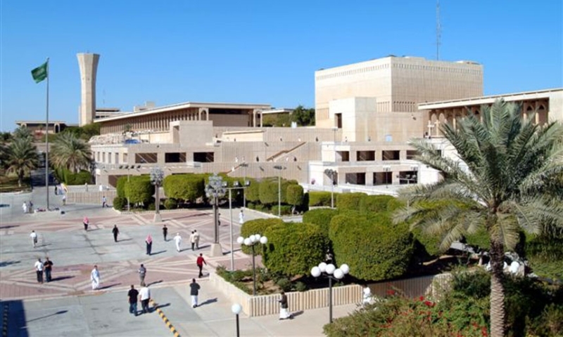 جامعة الملك فهد تختتم دورات تدريبية لمعلمي العلوم
