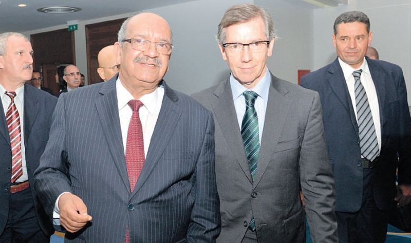 ليون والوزير الجزائري لشؤون المغاربية عقب جلسة مباحثات ليبية 