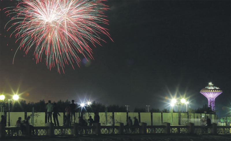 الألعاب النارية ستضيء مواقع الاحتفالات في العيد 