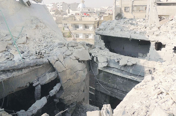 دمار هائل في غوطة دمشق الشرقية بقصف جيش الأسد رويترز