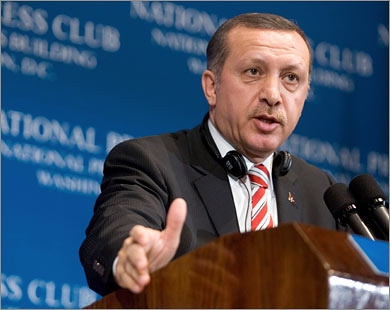 تركيا تدعو رئيس إقليم كردستان العراق لدعم السلام مع الأكراد