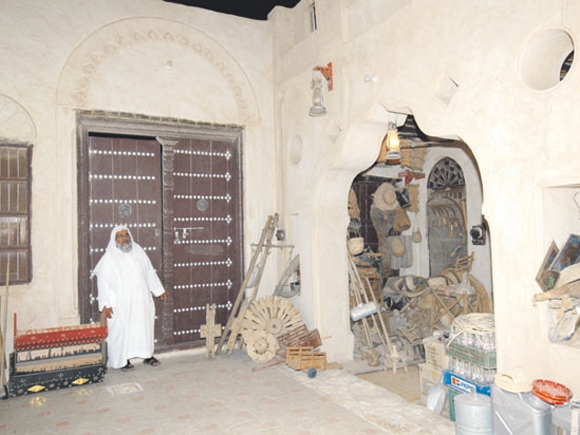 الهفوف: الماجد يحول منزله إلى متحف للقطع النادرة