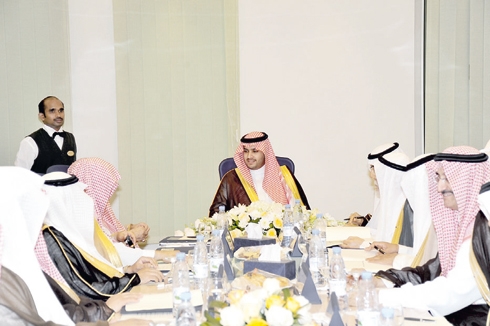 الأمير تركي بن محمد خلال ترؤسه الاجتماع (تصوير: عبد الله السيهاتي)