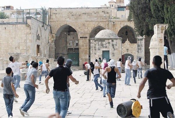 المستوطنون يقتحمون الأقصى وحملة إسرائيلية لتحسين صورتهم عالمياً