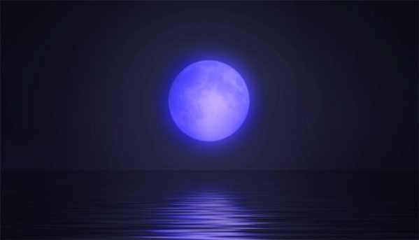«القمر الأزرق» يسطع في سماء الدمام الليلة