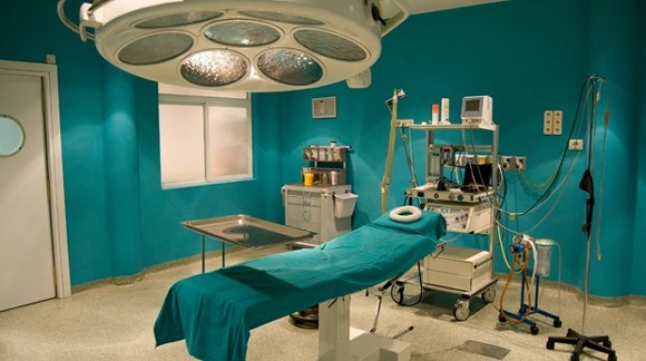 توقيف طبيب يصور النساء في غرفة العمليات