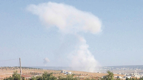  الدخان يتصاعد عقب القصف البربري لمعرة حرما قرب إدلب 