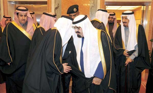 الأمير محمد بن سعد والأمير سعود بن نايف يقسمان أمام الملك