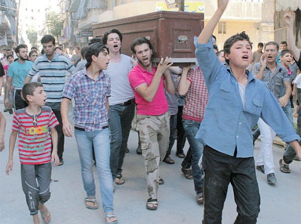 ضحايا القصف الأسدي على أحياء حلب. رويترز