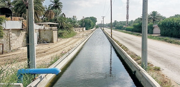 قنوات الري المبطن حل لمنع هدر المياه (تصوير: إبراهيم السقوفي)