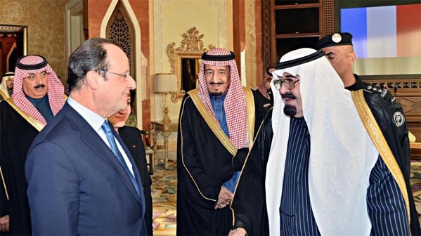 الملك يبحث مع الرئيس الفرنسي دعم العلاقات الثنائية