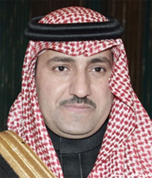 الأمير تركي بن عبدالله يؤدي صلاة الميت على الفقيد حسن آل الشيخ