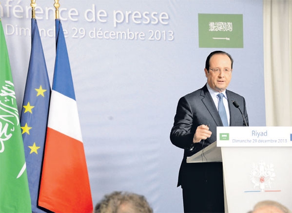 الرئيس الفرنسي متحدثا خلال المؤتمر الصحفي