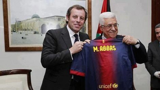 عباس يرحب بزيارة فريق برشلونة إلى الضفة الغربية
