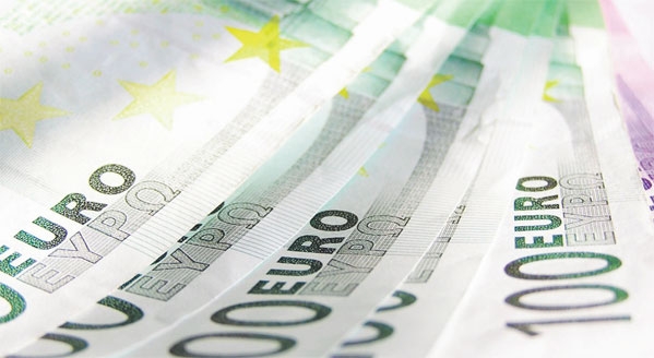 اليورو يضرب موعدا مع الأرقام القياسية في الهبوط
