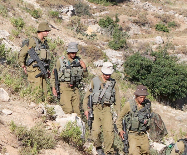 جيش الاحتلال يبحث في بلدة حلول عن المخطوفين