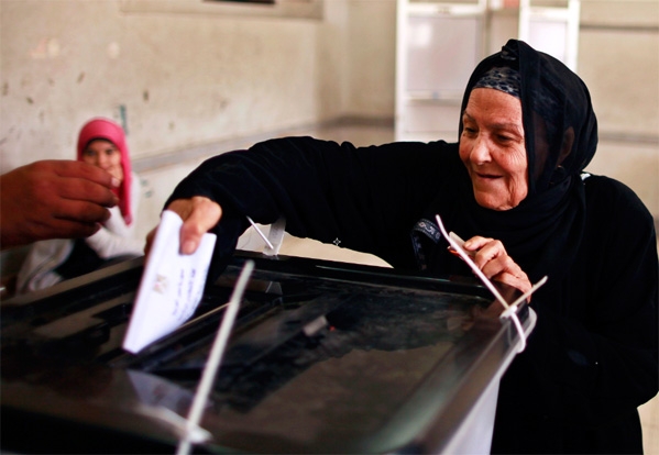 جولة الاعادة في انتخابات الرئاسة المصرية بين مرسي وشفيق