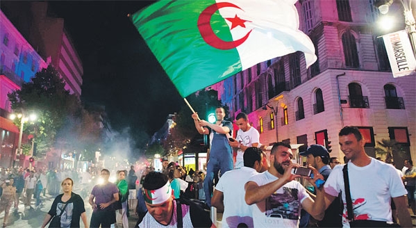 فرحة عارمة للجماهير الجزائرية عقب الفوز على كوريا
