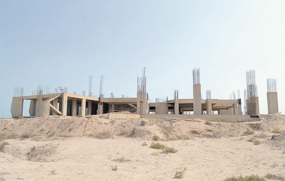 الفندق المتعثر على كورنيش محافظة الخفجي 1