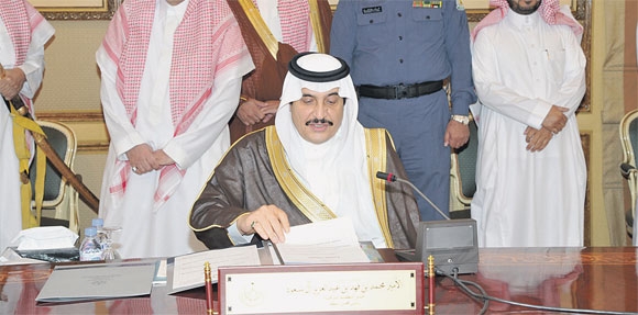 الأمير محمد بن فهد خلال ترؤسه مجلس المنطقة يوم الاثنين