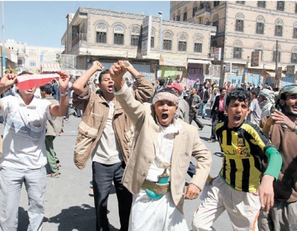 اليمن شهد العديد من الاضطرابات بسبب تردي الاوضاع الاقتصادية (اليوم)