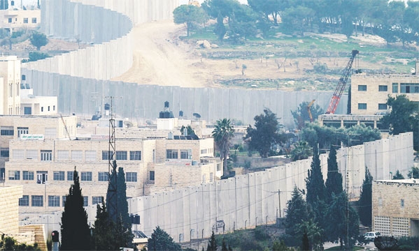 الاحتلال الإسرائيلي سرق أرض فلسطين وقطع أوصالها «رويترز»