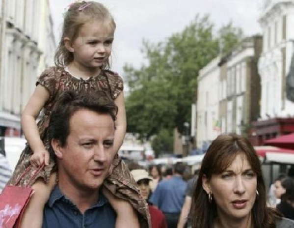 رئيس وزراء بريطانيا ينسى ابنته في «حانة»
