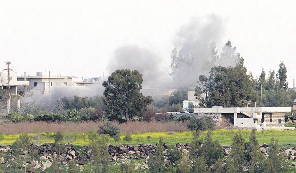 الدخان يتصاعد من ريف درعا اثر القصف الاسدي