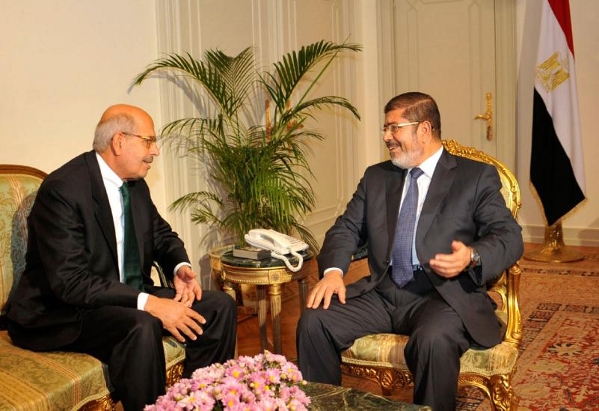 البرادعي يطالب مرسي بالاستقالة