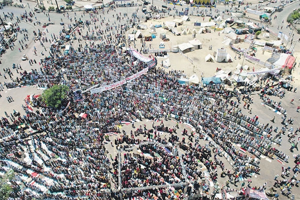 المتظاهرون بميدان التحرير