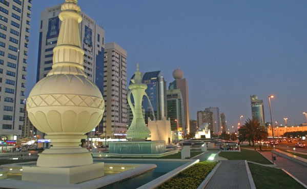 أبو ظبي تستثمر 100 مليار دولار في البنية التحتية حتى 2020