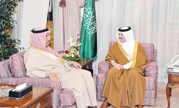  الأمير سعود بن نايف خلال استقباله رئيس الهيئة الملكية للجبيل وينبع